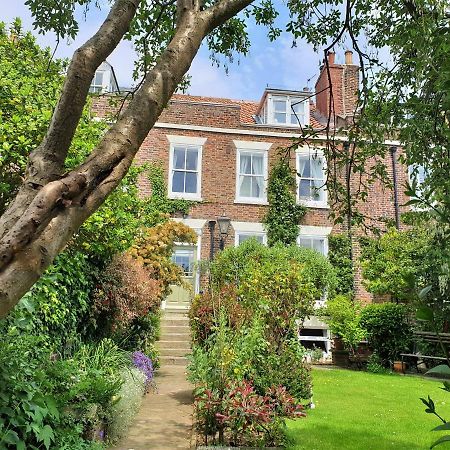 Saint Hilda'S House Bed & Breakfast Whitby Exterior photo